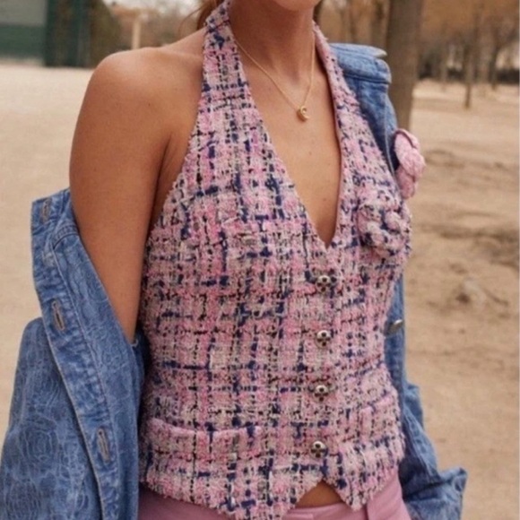 Chanel Pink Tweed Halter Vest Crop Top with Silk Lining & Deco Buttons / FR 38 - Picture 2 of 16